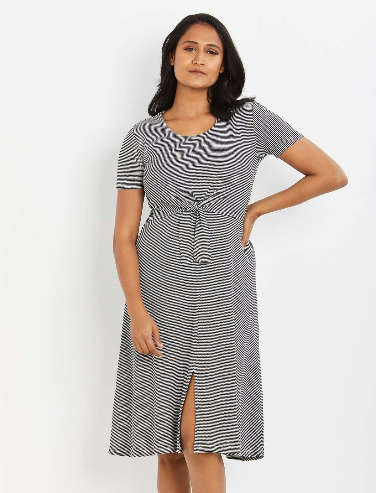 18 Best Nursing Dresses That Are Both Practical and Stylish AF
